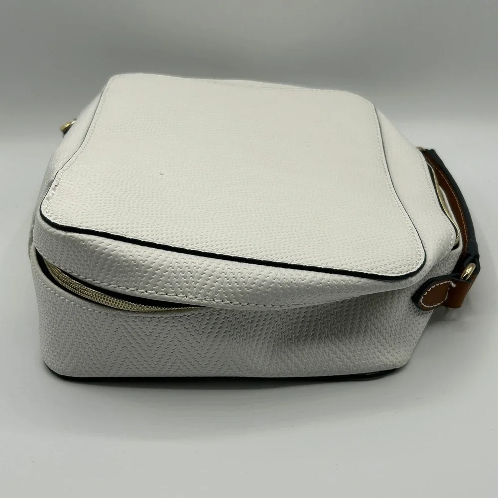 Estee Lauder White Textured Cosmetic Toiletry Travel Case Bag Handle Zip Around